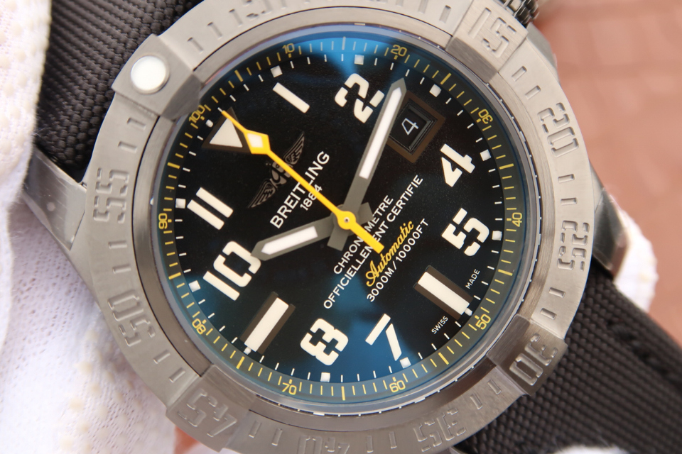 Breitling Avenger II  -1:1 Superclone