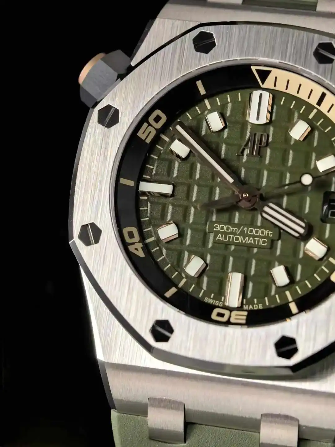 Audemars Piguet Royal Oak Offshore Diver Green 15710ST.OO.A052CA.01 - gallery