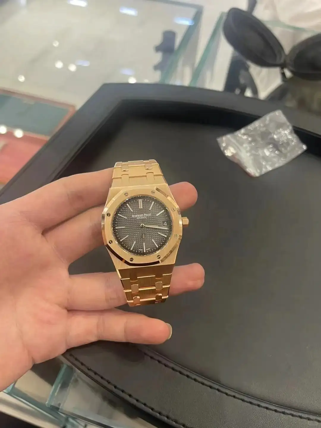 Audemars Piguet Royal Oak Quartz Brown 67650OR.OO.1261OR.01 - gallery