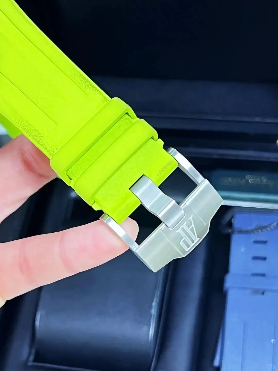 Audemars Piguet Royal Oak Offshore Diver Chronograph Green 26703ST.OO.A038CA.01 - gallery