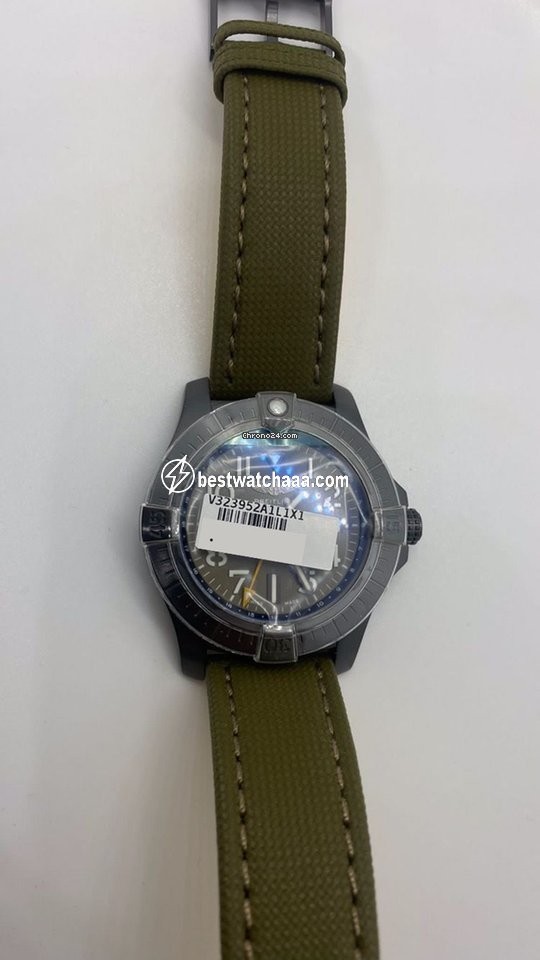Breitling Avenger Mens watch Unisex Automatic Titanium V323952A1L1X1 - gallery