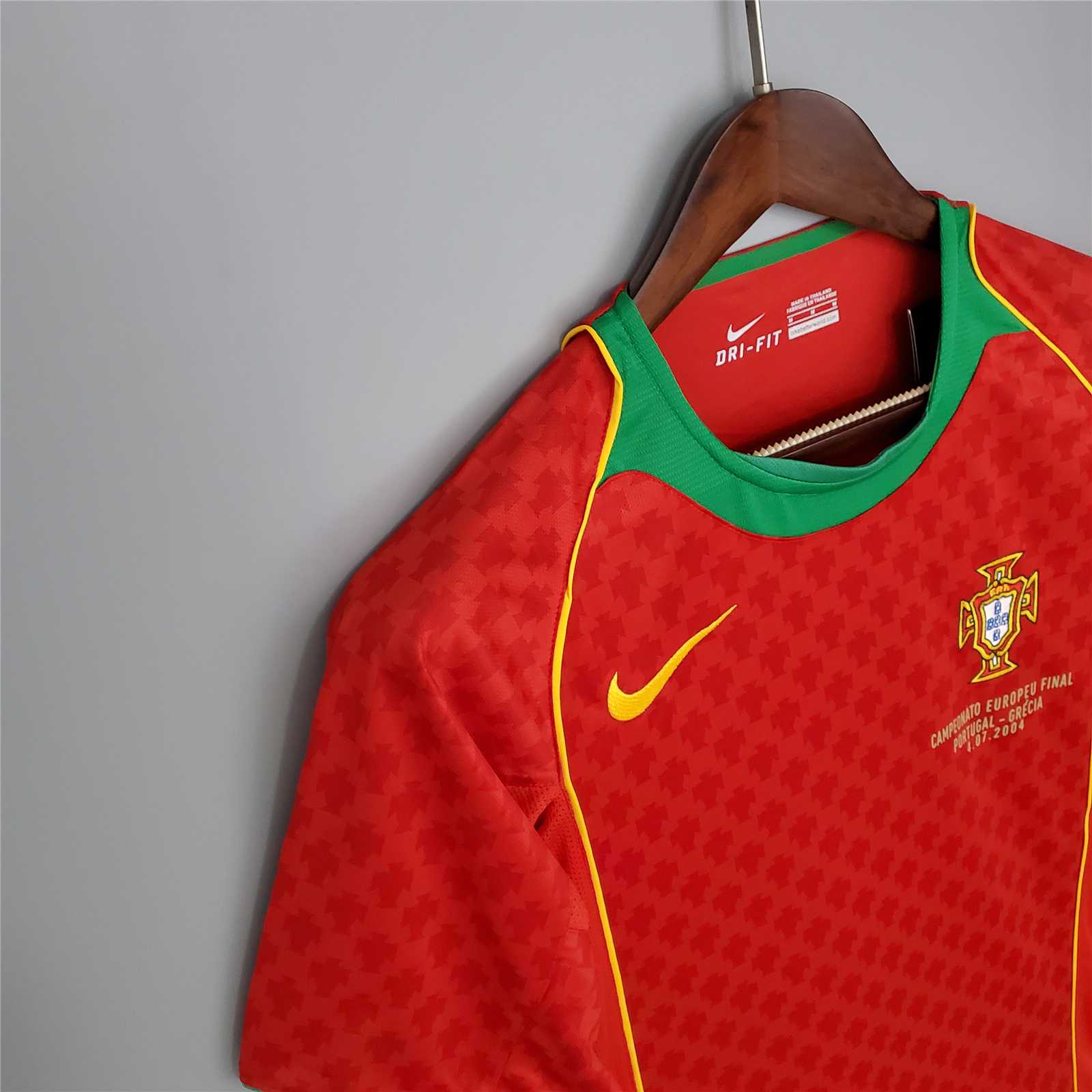2004 Portugal C.Ronaldo #17 Euro Cup Home Retro Jersey - view 6