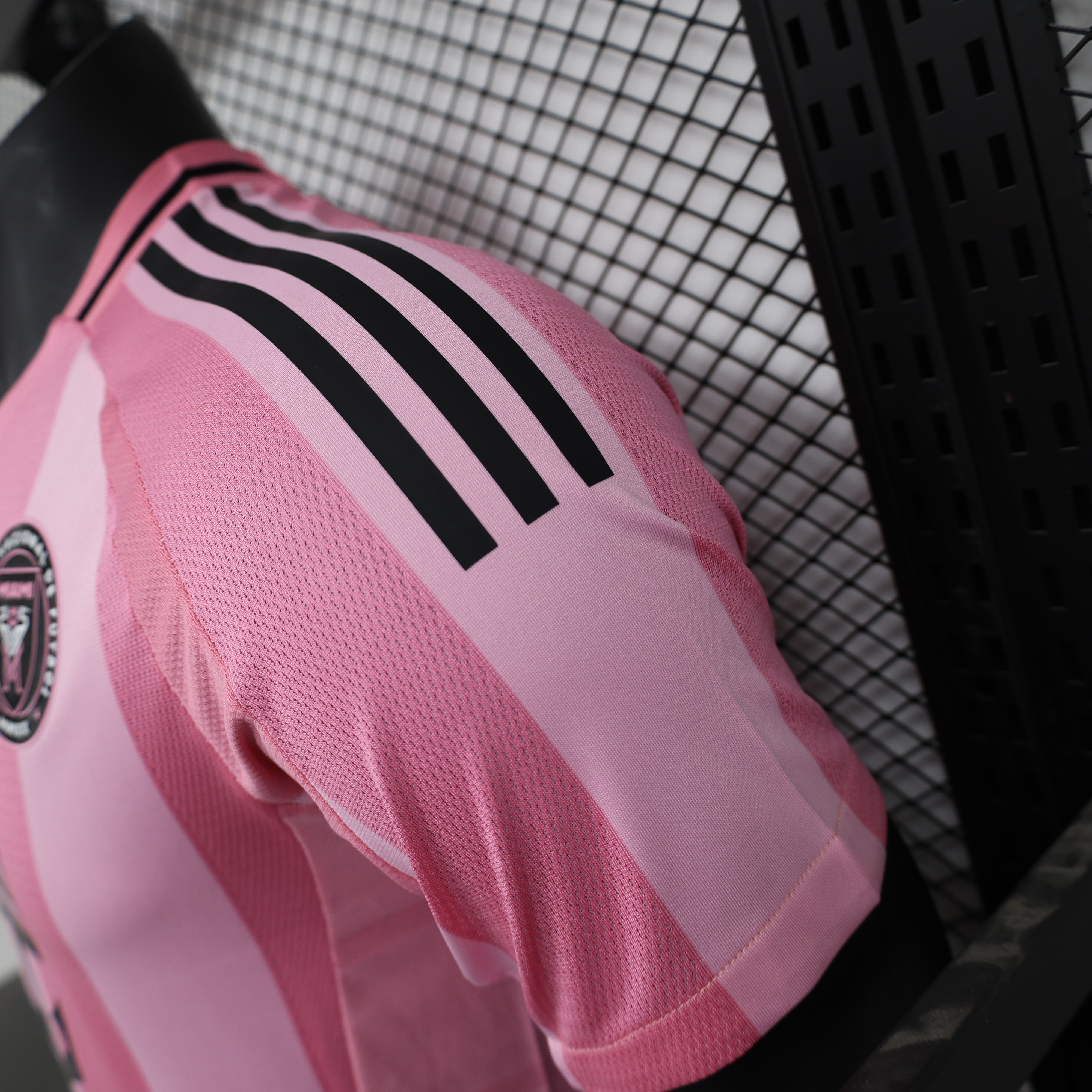 25-26 Inter Miami CF Pink  Soccer Jersey Player Version - view 5