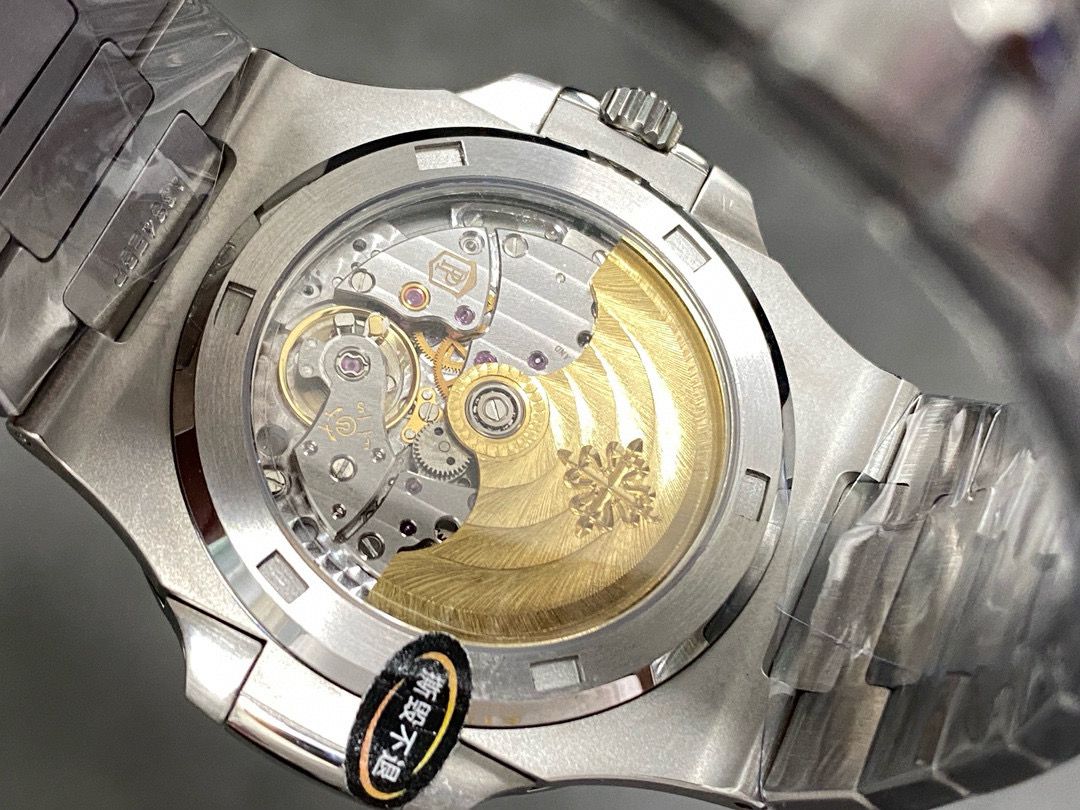 Patek Philippe Nautilus 5711 40mm - gallery