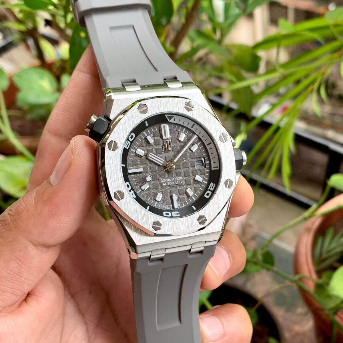 Audemars Piguet Offshore Diver Black 15720 Grey - gallery