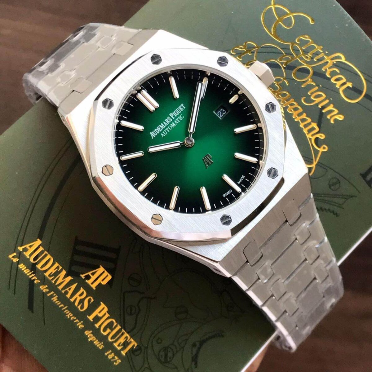 Audemars Piguet Royal Oak Jumbo Extra Thin Green - gallery