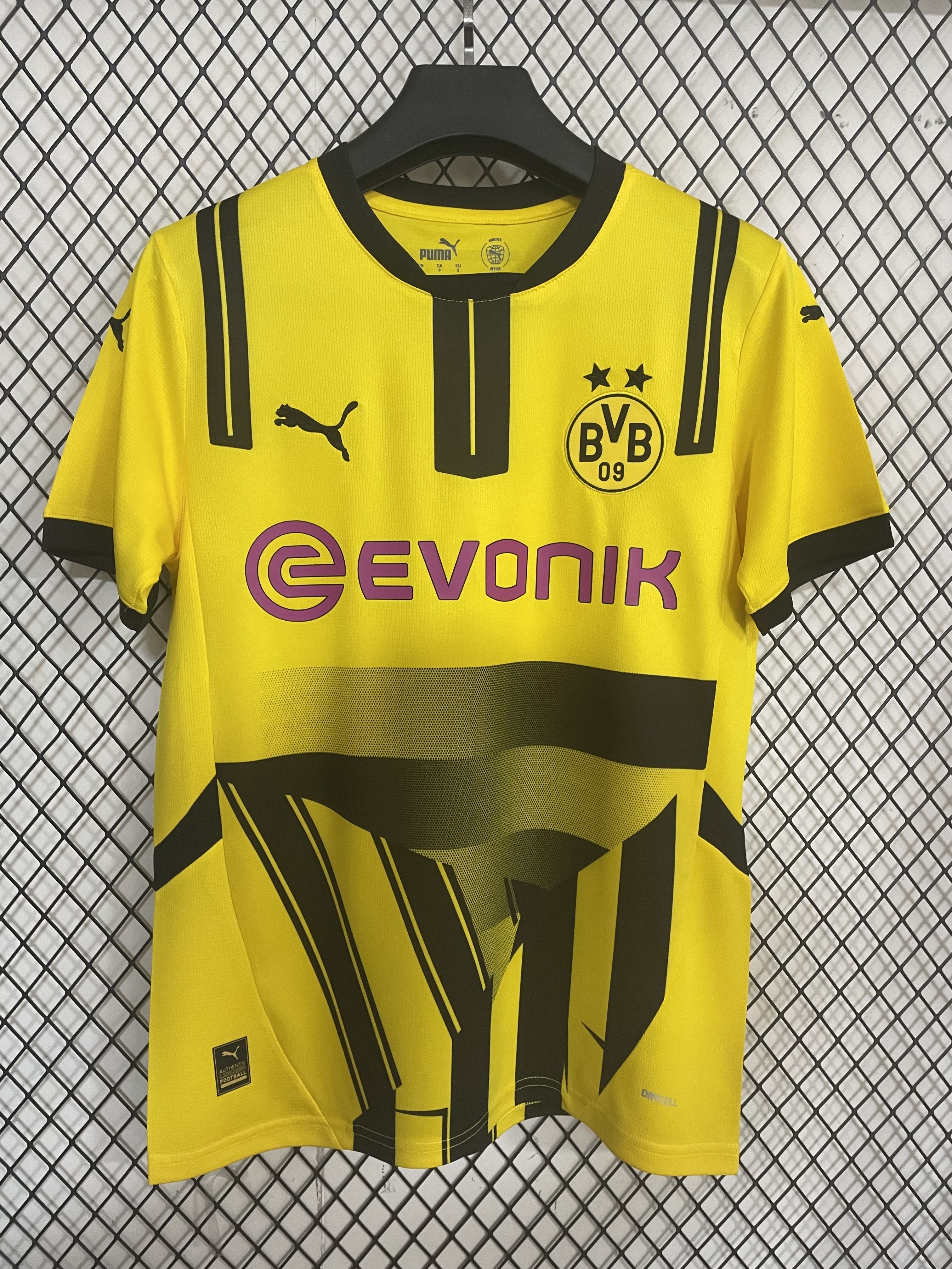 Puma Football Borussia Dortmund Season Cup S-4 XL vs The Original: A Detailed Comparison